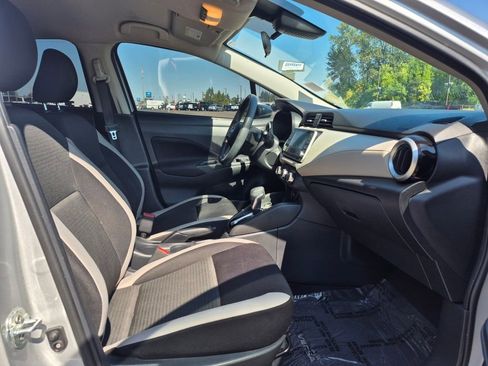 Used 2021 Nissan Versa SV image 48