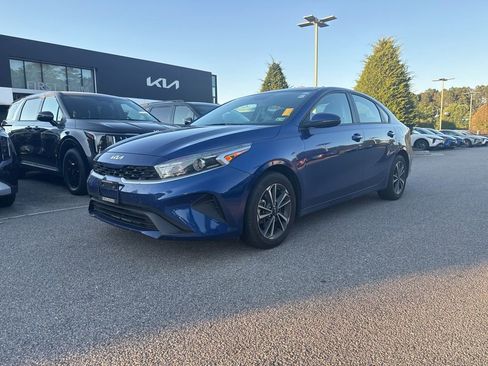 Used 2024 Kia Forte LXS w/ LXS Technology Package FWD image 2