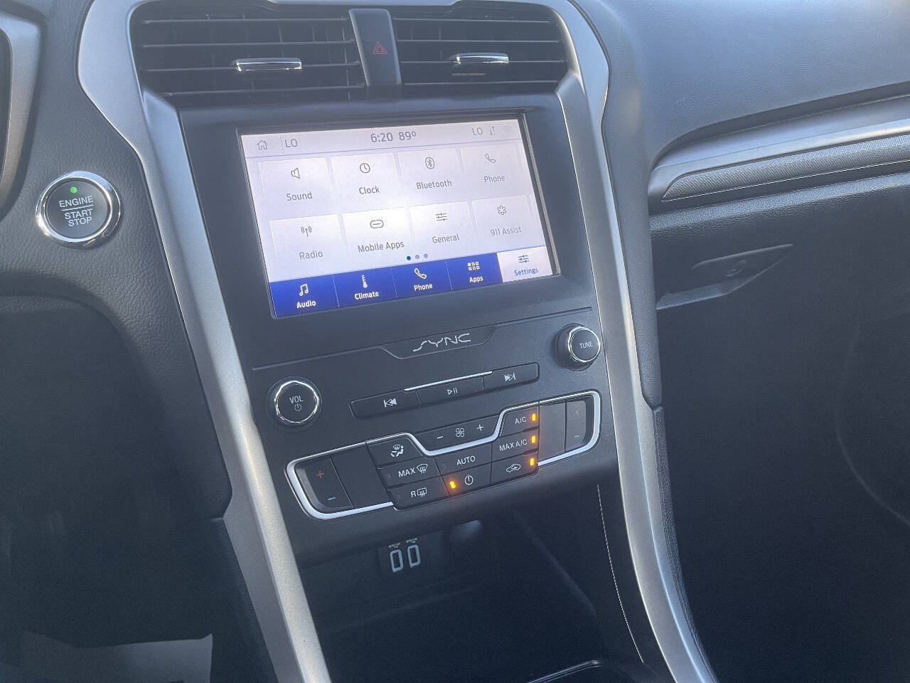 Used 2020 Ford Fusion SE FWD image 18