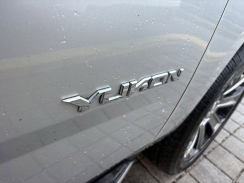 Used 2018 GMC Yukon SLT w/ Open Road Package image 7