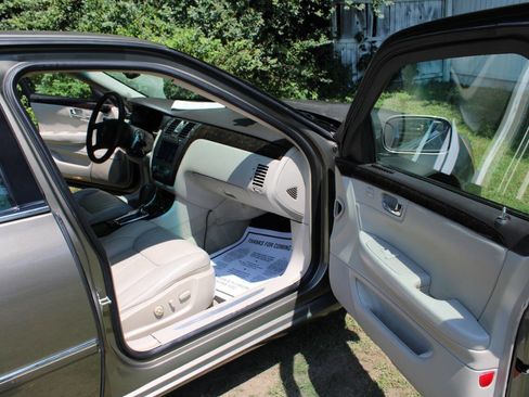 Used 2011 Cadillac DTS image 33