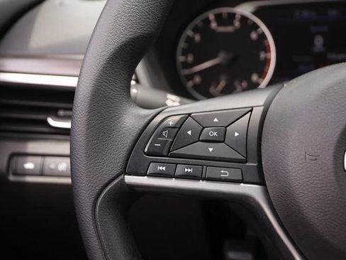 Certified 2025 Nissan Altima 2.5 SV FWD image 11