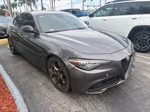 Used 2019 Alfa Romeo Giulia RWD image 3