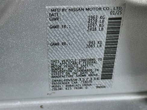 Used 2025 Nissan Altima 2.5 SV FWD image 12