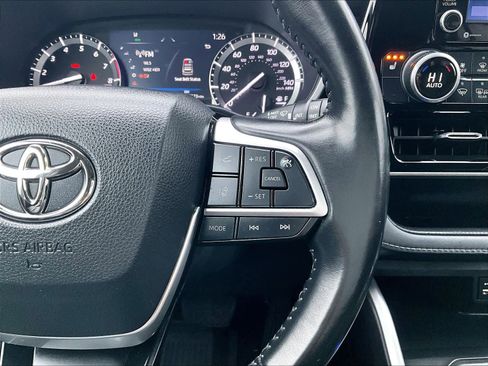 Used 2022 Toyota Highlander XLE image 24