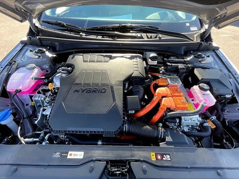 New 2025 Hyundai Elantra SEL FWD image 12