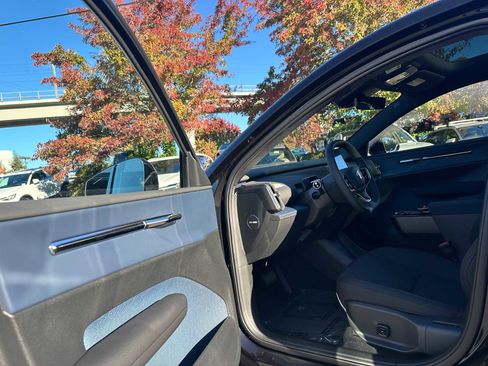 New 2025 Volvo EX30 Plus w/ Protection Package Premier image 20