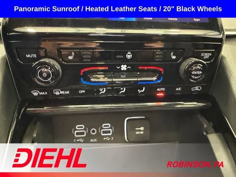 Used 2023 Jeep Grand Cherokee Limited w/ Black Appearance Package AWD/4WD image 35