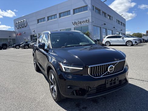 Certified 2025 Volvo XC40 B5 Plus image 1
