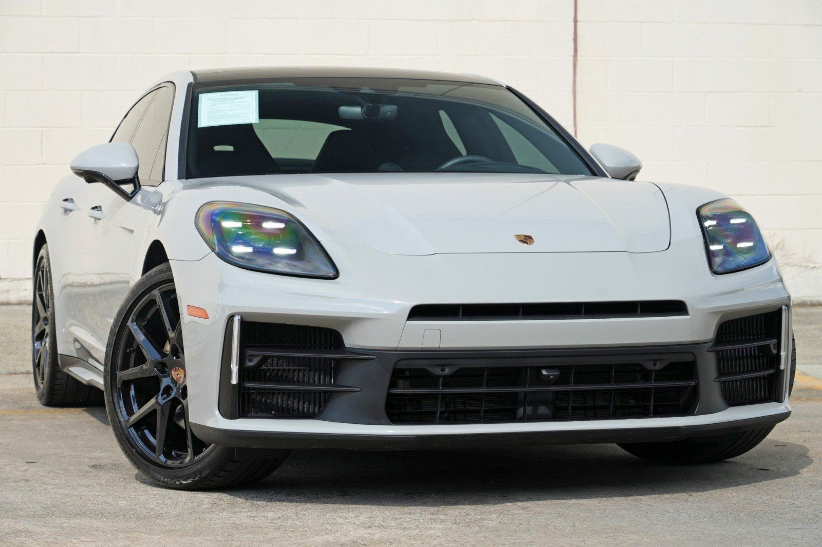 Used 2025 Porsche Panamera image 4