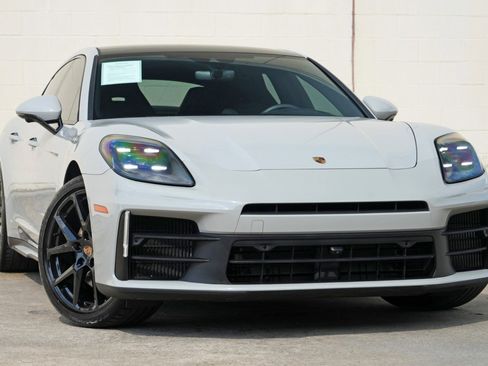 Used 2025 Porsche Panamera image 4