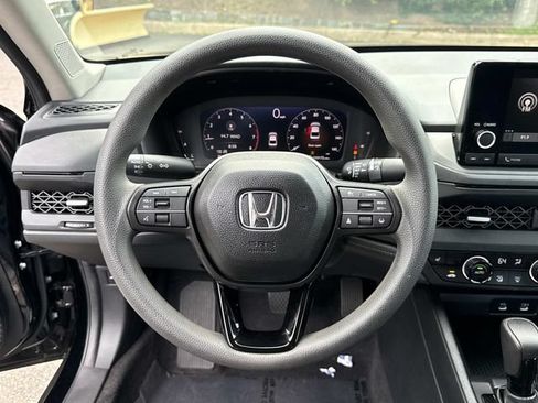 Used 2025 Honda Accord SE image 19