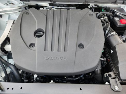 New 2026 Volvo XC60 B5 Ultra w/ Climate Package image 19