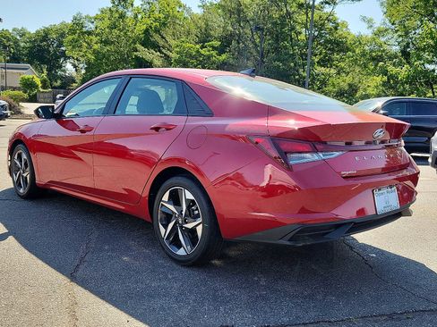 Used 2023 Hyundai Elantra SEL w/ Convenience Package FWD image 4