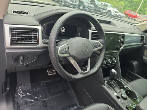 Used 2022 Volkswagen Atlas SEL R-Line AWD/4WD image 17