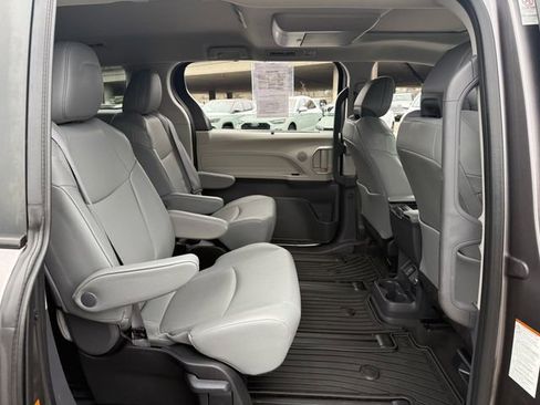 Certified 2024 Toyota Sienna XLE image 30