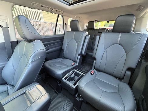Used 2024 Toyota Grand Highlander AWD image 7