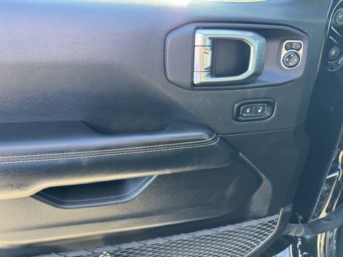 Certified 2025 Jeep Wrangler Sahara AWD/4WD image 15