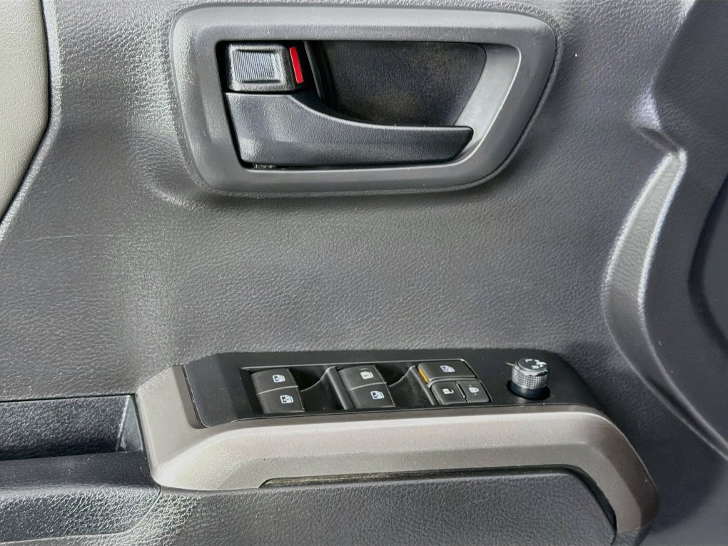 Used 2022 Toyota Tacoma SR5 RWD image 23
