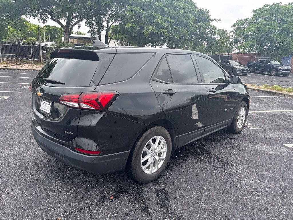 Used 2024 Chevrolet Equinox LS w/ LS Convenience Package FWD image 4