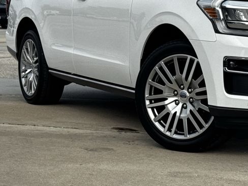 Used 2024 Ford Expedition Limited image 12