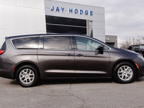 Used 2023 Chrysler Voyager LX FWD image 41