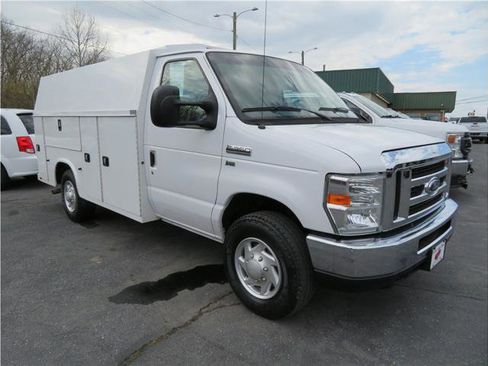 Used 2016 Ford E-350 and Econoline 350 Super Duty image 16
