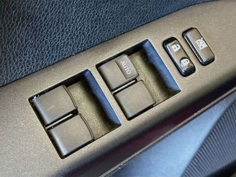 Used 2017 Toyota RAV4 XLE image 19