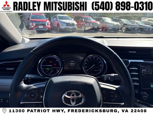 Used 2020 Toyota Camry XLE FWD image 9