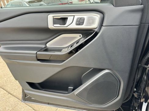 Used 2022 Ford Explorer Platinum w/ Equipment Group 601A image 25