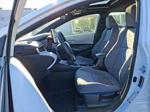 Certified 2025 Toyota Corolla SE w/ SE Premium Package FWD image 13