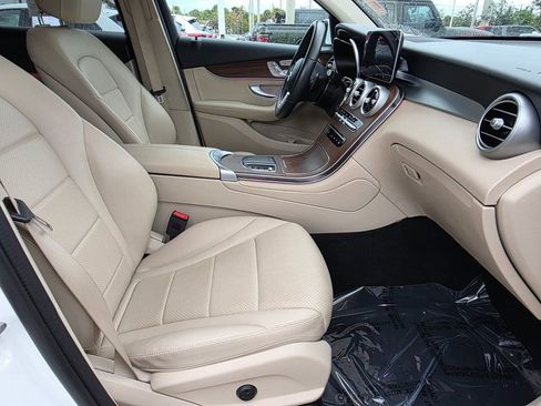 Used 2022 Mercedes-Benz GLC 300 GLC 300 image 10