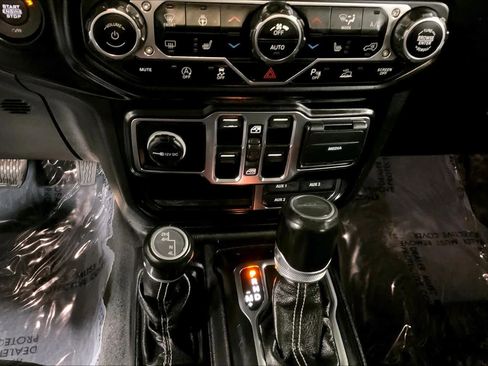 Used 2020 Jeep Gladiator Overland AWD/4WD image 34