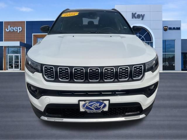 Used 2025 Jeep Compass Limited AWD/4WD image 2