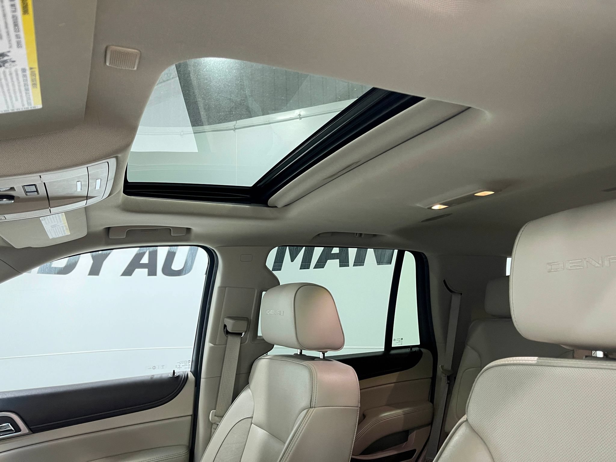 Used 2018 GMC Yukon Denali AWD/4WD image 12