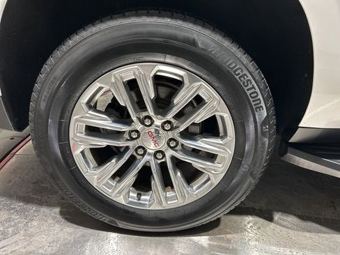 Used 2021 GMC Yukon XL SLT w/ SLT Luxury Plus Package image 19