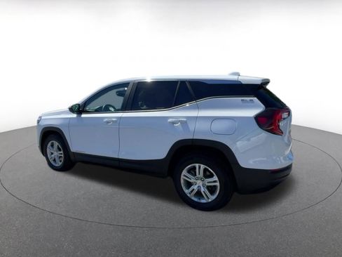 Used 2024 GMC Terrain SLE image 10