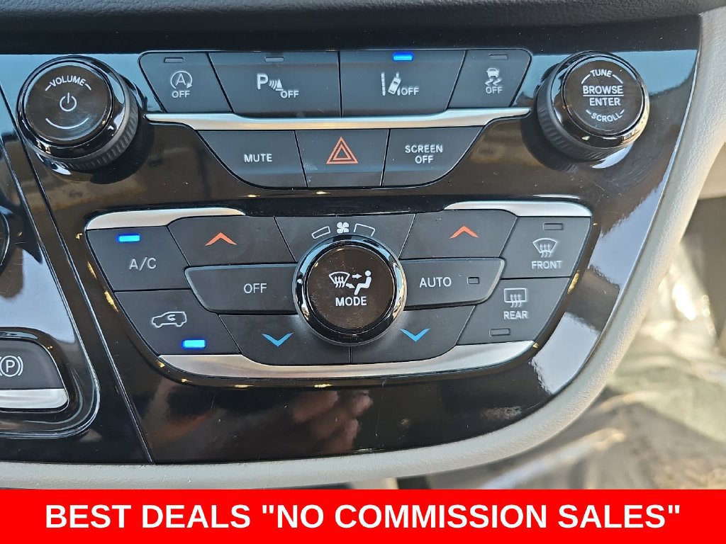 Used 2024 Chrysler Pacifica Touring-L FWD image 22