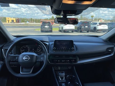 Used 2025 Nissan Rogue SV image 12