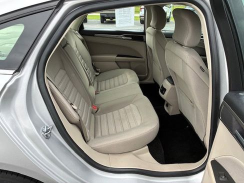 Used 2018 Ford Fusion SE FWD image 14