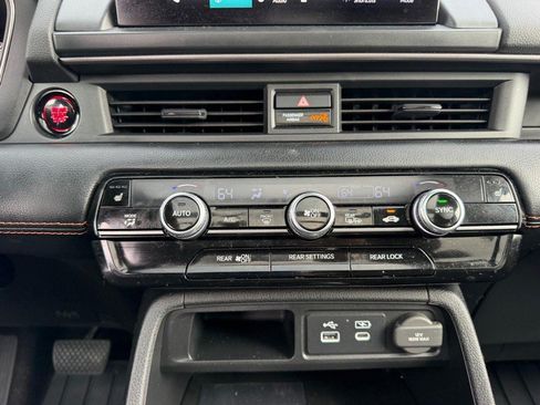 Used 2025 Honda Pilot TrailSport image 19