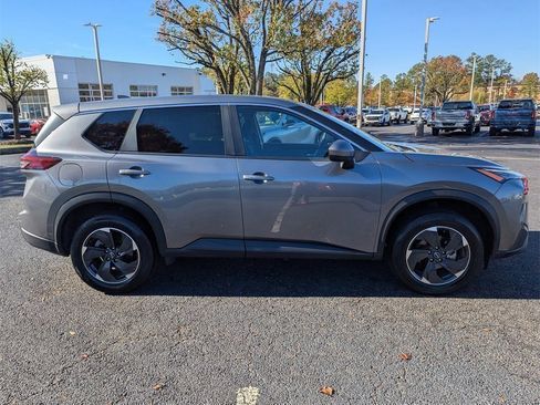 Used 2024 Nissan Rogue SV image 9