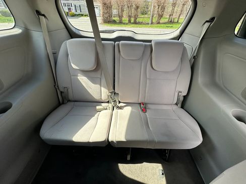 Used 2019 Kia Sedona LX image 21