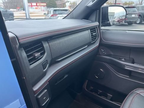 Used 2024 Ford Expedition Limited image 30