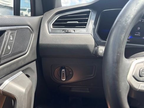 Used 2022 Volkswagen Tiguan SE AWD/4WD image 9