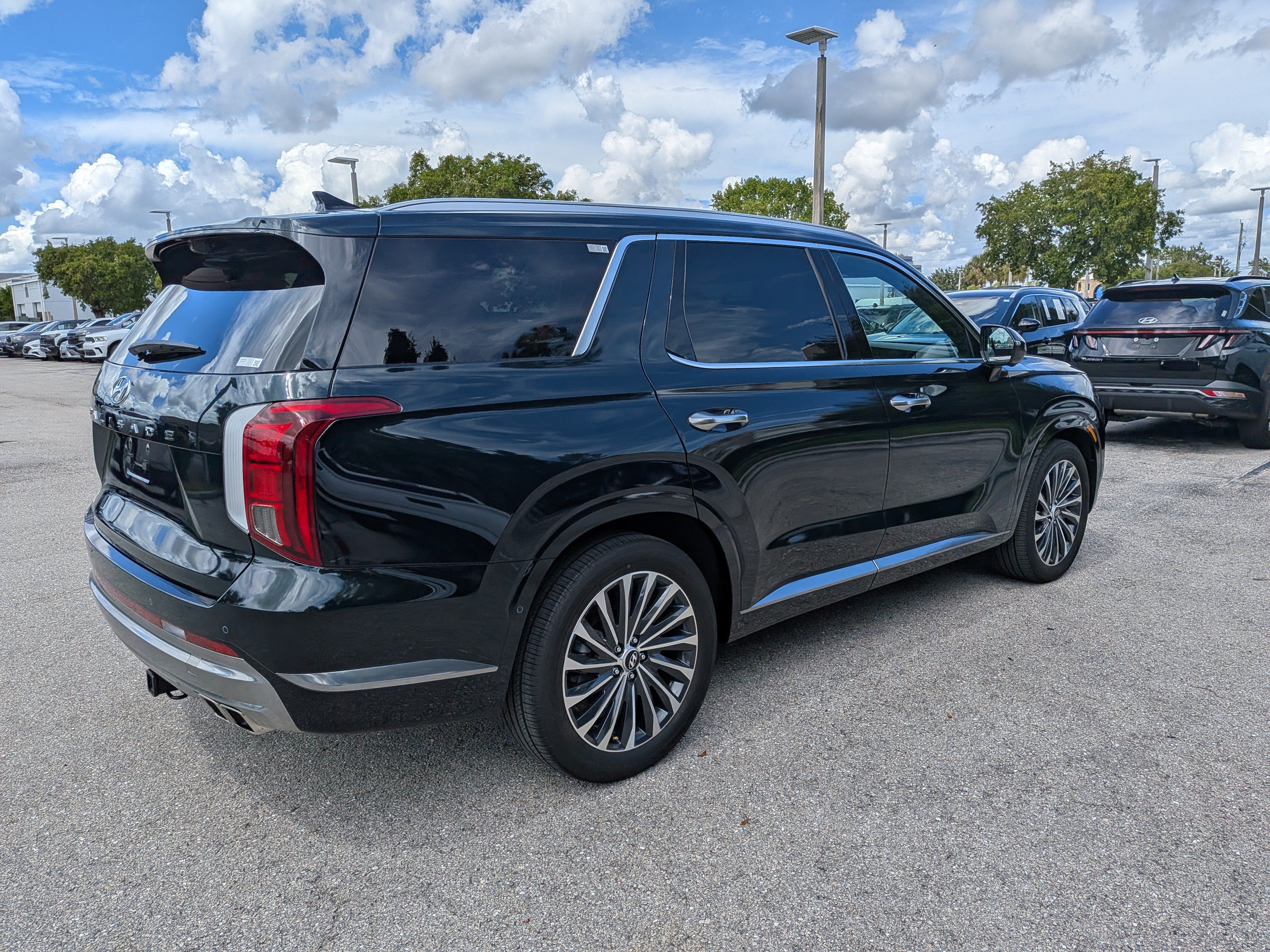 Used 2025 Hyundai Palisade Calligraphy FWD image 4