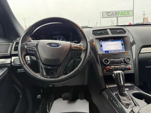 Used 2018 Ford Explorer XLT w/ Equipment Group 202A image 26