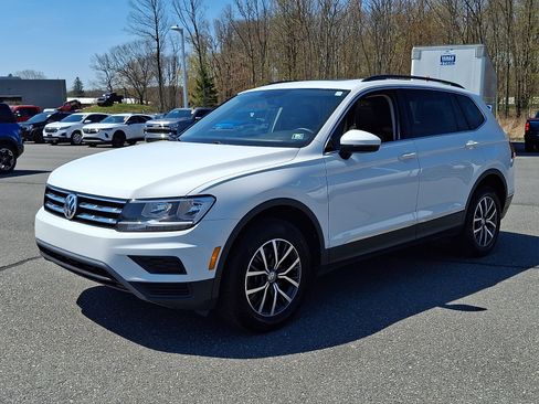 Used 2020 Volkswagen Tiguan SE w/ Panoramic Sunroof Package AWD/4WD image 3