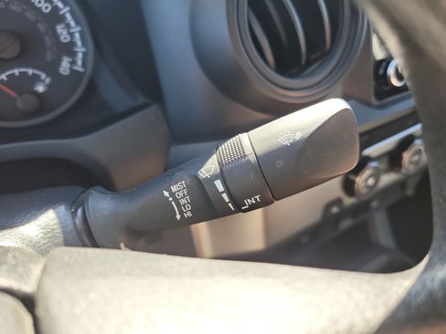 Used 2022 Toyota Tacoma SR image 29