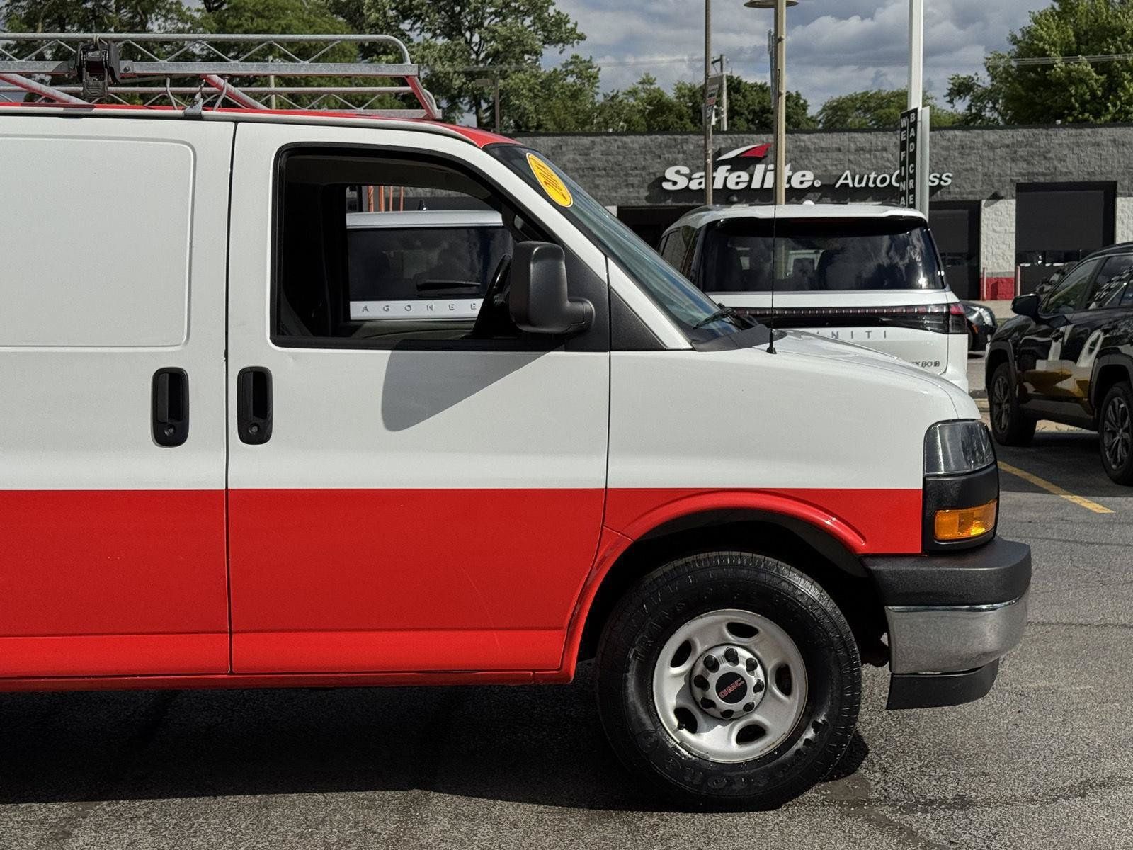 Used 2018 GMC Savana 3500 w/ Driver Convenience Package RWD image 15